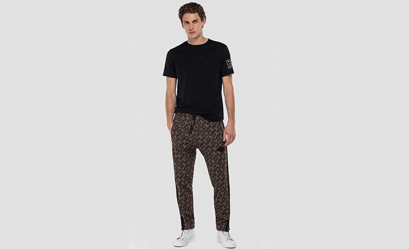 Pantalón estampado Replay con 15% dto